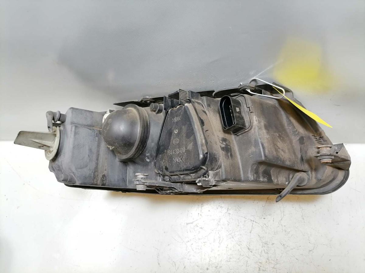 VW Passat 3BG original Scheinwerfer vorn links Halogen Bj.2003